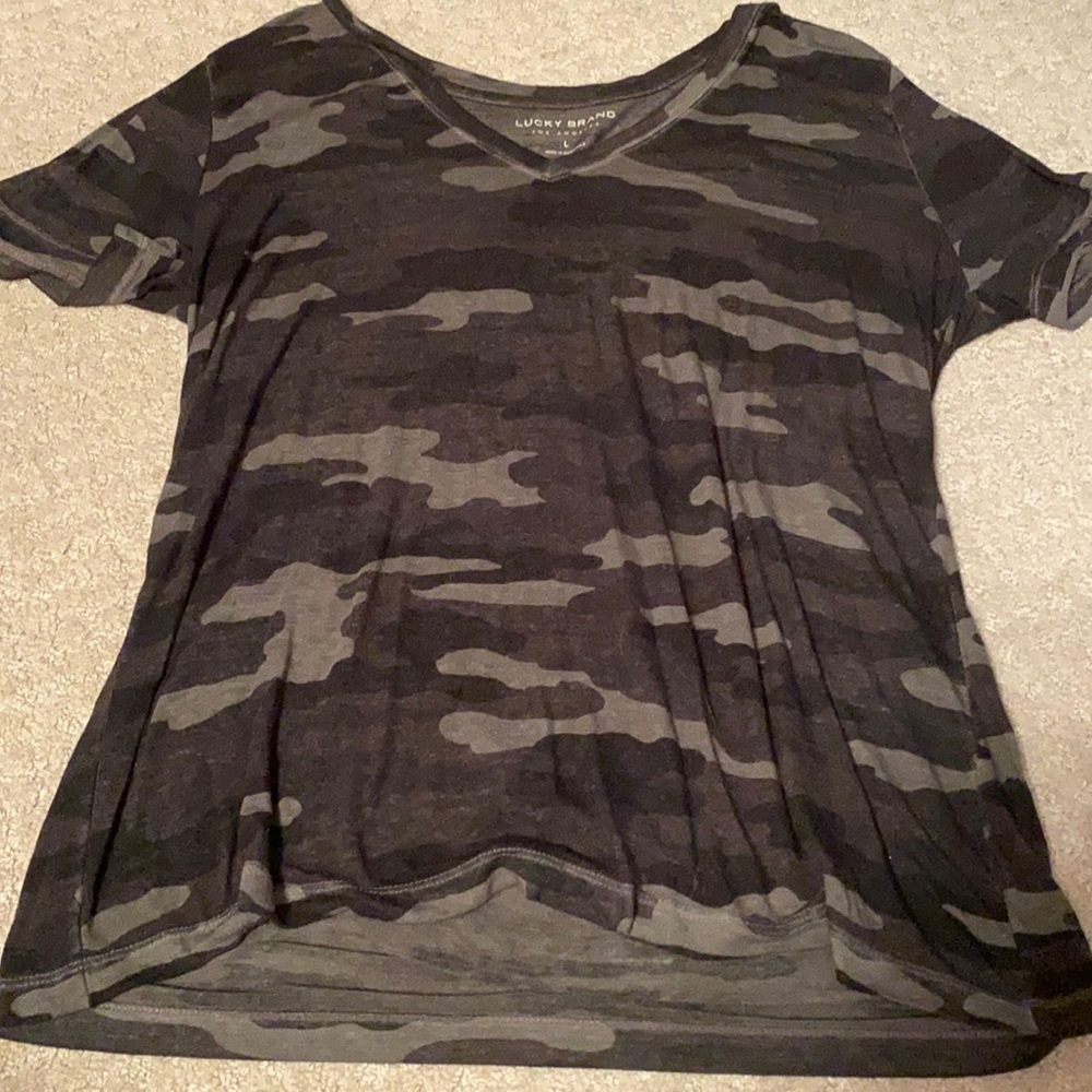 V-neck, gray overtone camo, comfortable top. From Lucky Brand.